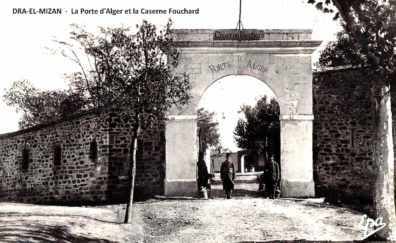 Dra-El-Mizan - Porte d'Alger et Caserne Fouchard.jpg